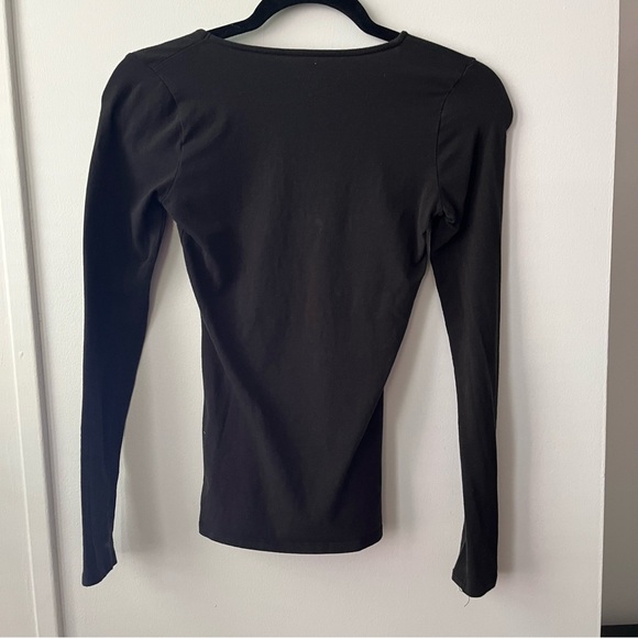 Hollister Long Sleeve with Criss-Cross neckline - Picture 4 of 5